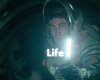 Ein Astronaut im Raumanzug hält eine Sauerstofffakel hoch. Darüber steht: "Life" | © Claus R. Kullak | Columbia Pictures | crk-respublica.de